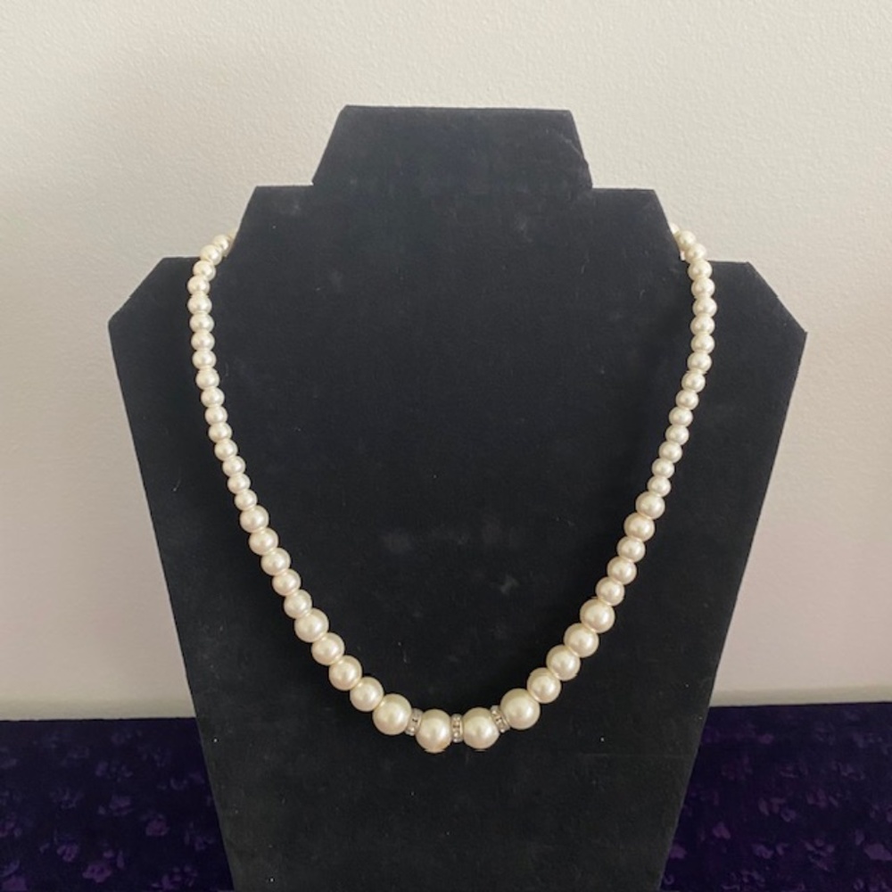 Vintage Tapered Faux Pearl Necklace Lobster Clasp Off White Pearls Rhinestones